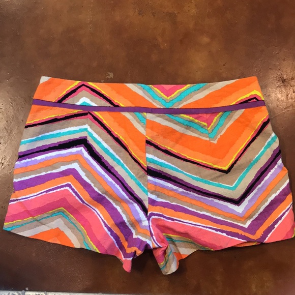 Trina Turk like new shorts size 4 - Picture 6 of 7